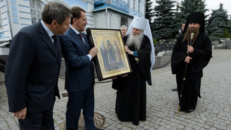 Воронежский губернатор передал Липецкой митрополии старинную икону 