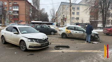 В центре Воронежа днем 22 января произошли 2 ДТП