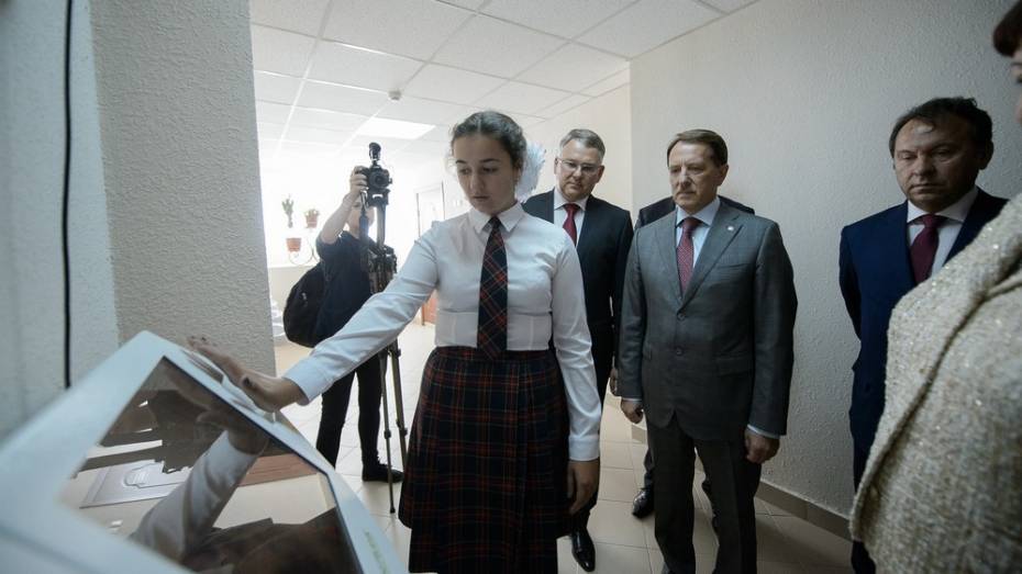 Школа в Воронежской области ввела биометрические пропуска первой в Черноземье