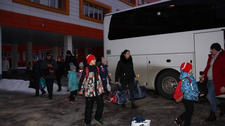 Первая группа белгородских школьников вернулась домой после отдыха в воронежском лагере