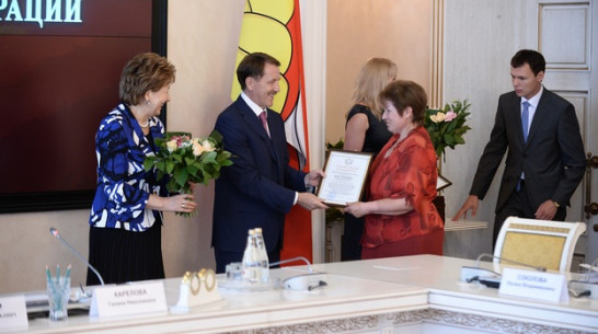 Более 20 воронежских соцработников наградили в областном правительстве