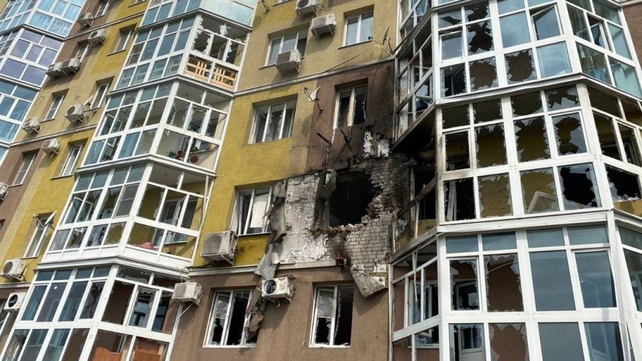 При падении БПЛА на жилой дом в Воронеже пострадали 3 человека