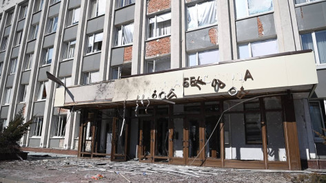 БПЛА врезался в здание администрации в Белгороде