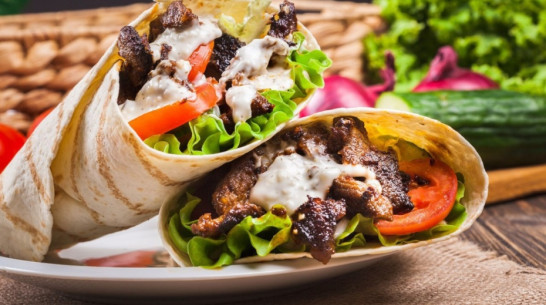 В Воронеже работу киоска с шаурмой приостановили из-за риска отравлений