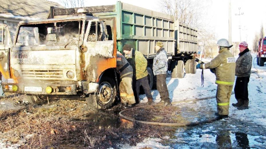 В Воронежской области горят грузовые автомобили