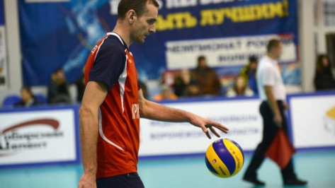 Волейбольный «Кристалл» уступил прямому конкуренту в Воронеже