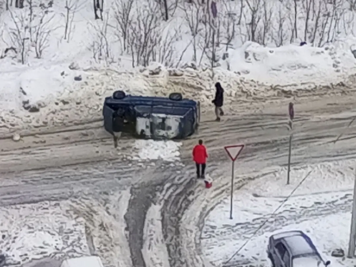 Неудачный дрифт с переворотом сняли на видео в Воронеже