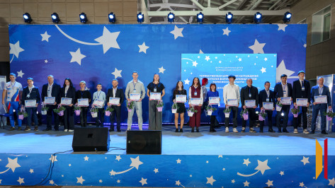 Первые в науке, спорте и культуре: в Воронеже наградили одаренных детей и их наставников