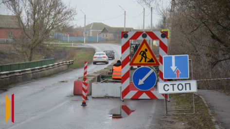 Красный мост в Верхнем Мамоне будут закрывать по часам в течение двух дней
