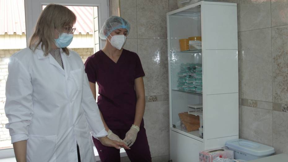 Представитель Минздрава оценила работу по борьбе с коронавирусом в Бобровском районе