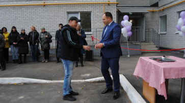 Под Воронежем ключи от новых квартир получили переселенцы из аварийного жилфонда