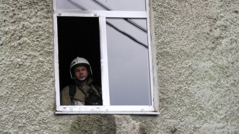 В Воронеже после пожара в пятиэтажке госпитализировали 94-летнего мужчину