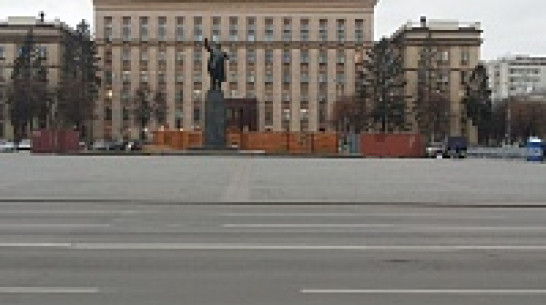 Перед Новым годом на площадь Ленина в Воронеже вернутся деревянные избушки