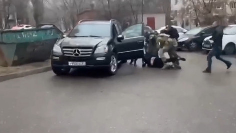 Задержание организаторов подпольного казино оперативниками сняли на видео в Воронеже