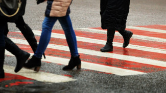 В Воронеже маршрутка сбила девушку на пешеходном переходе