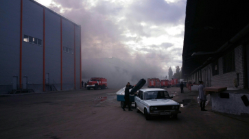 В Воронеже загорелся склад мебели на территории «Химоптторга»