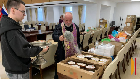 Волонтеры Панинского района отправят участникам СВО более 500 пасхальных куличей