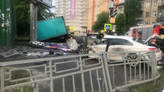 На видео попал момент смертельного ДТП с иномаркой и «Газелью» в Воронеже