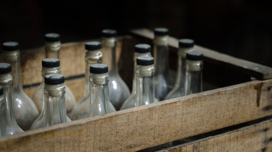 Жительницу павловского села приговорили к 180 часам работ за хранение суррогатного алкоголя