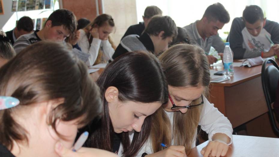 Жители Лисок проверят свои знания истории Конституции РФ