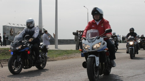 Воронежские полицейские отправились по местам боевой славы советских воинов на мотоциклах