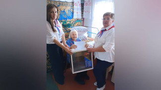 В Верхнем Мамоне на дому проголосовала 102-летняя Александра Малахова