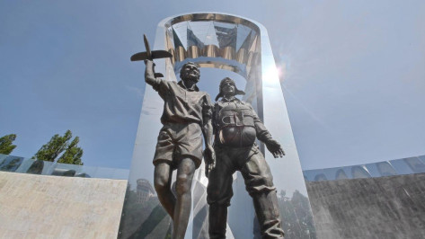 Губернатор Александр Гусев поздравил воронежских десантников с Днем ВДВ