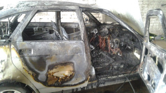 В Воронежской области в горящей машине нашли мертвого мужчину