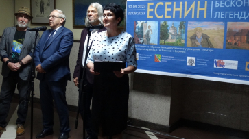 Передвижная выставка «Есенин. Бесконечная легенда» открылась в Боброве