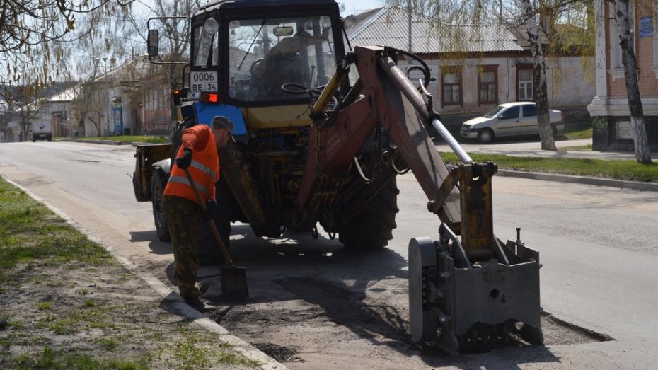 В Верхнемамонском районе на ремонт дорог местного значения потратят более 39 млн рублей