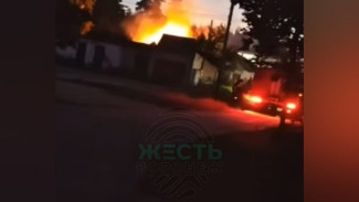 В Лисках Воронежской области ночью 19 июля вспыхнули гаражи