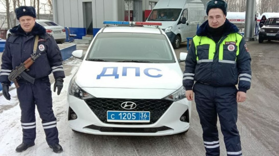 Под Воронежем 63-летний водитель едва не замерз из-за закончившегося бензина