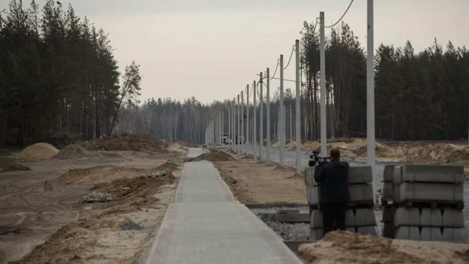 В «Экодеревне» Бобровского района достраивают инженерные сети