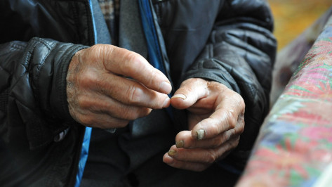 В Воронежской области отец и сын ограбили пенсионера