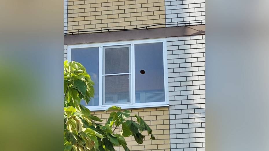 Из-за прорыва газовой трубы в многоэтажке рядом с воронежской мегашколой побило окна