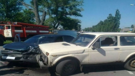  В Таловой при столкновении легковых машин получили травмы 2 человека