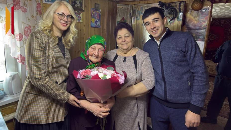 Утром первым делом застилает постель. Жительница Воронежской области Татьяна Сухарева отпраздновала 100-летний юбилей