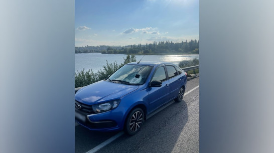 В лобовое стекло легковушки прилетел кусок грузовика: скончалась жительница Воронежа