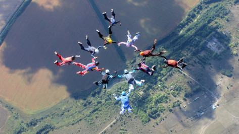 Воронежские парашютистки объявили о сборе денег на новый рекорд Черноземья