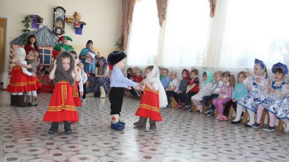 В Боброве детсадовцы собрали 20 тыс рублей на благотворительной ярмарке