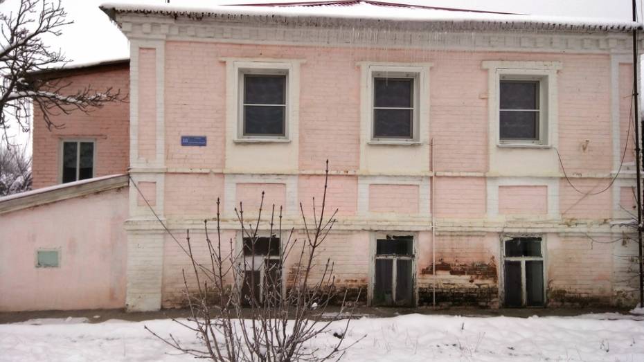 В Павловске досрочно расселят 16 жильцов из аварийного дома
