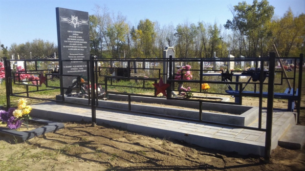 В Нижнем Мамоне активисты благоустроили памятник героям