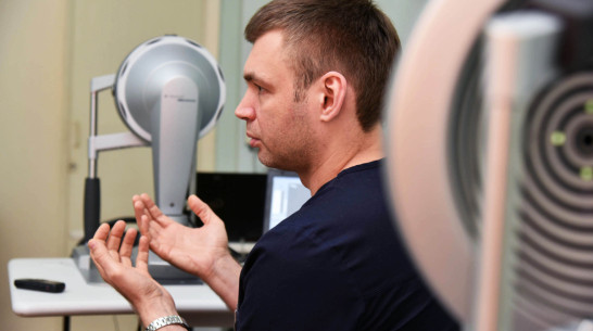 «Молодым нужно регулярно проверять зрение». В Воронеже делают новую операцию на роговице