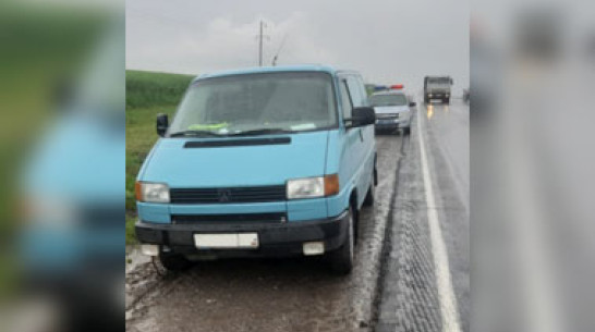 Под Воронежем у водителя во время движения по трассе случился инсульт