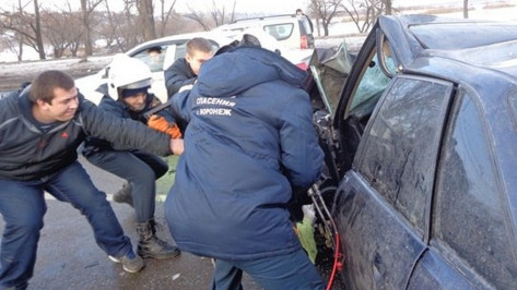 За сутки в Воронежской области в ДТП пострадали 20 человек