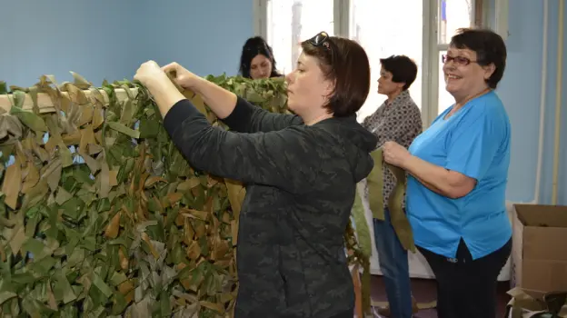 Россошанские волонтеры изготовили более 1,5 тыс маскировочных сетей для участников СВО