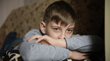 «Мама, почему я такой?» Воронежский мальчик с врожденной аномалией мечтает снова улыбаться 