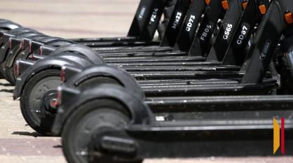 В Воронеже подростки на самокате сбили девушку