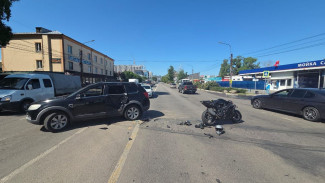 Жесткое ДТП с мотоциклом Yamaha и Chevrolet попало на видео в Воронеже