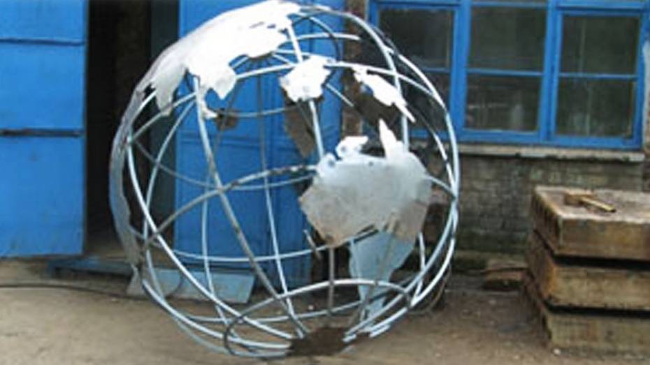 Лискинские студенты изготовили «Земной шар» весом 120 кг